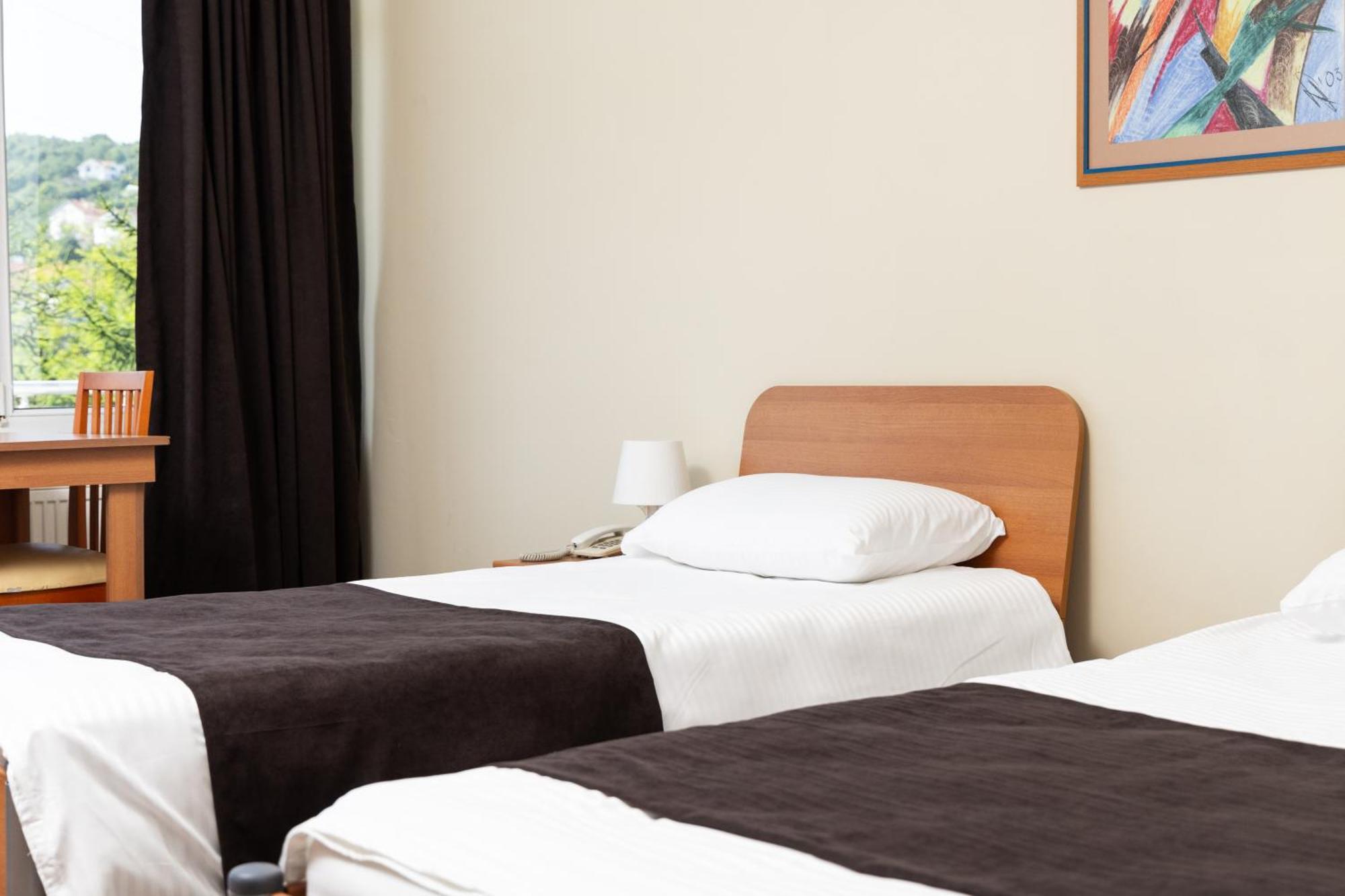 Hotel Luxor Приштина Экстерьер фото